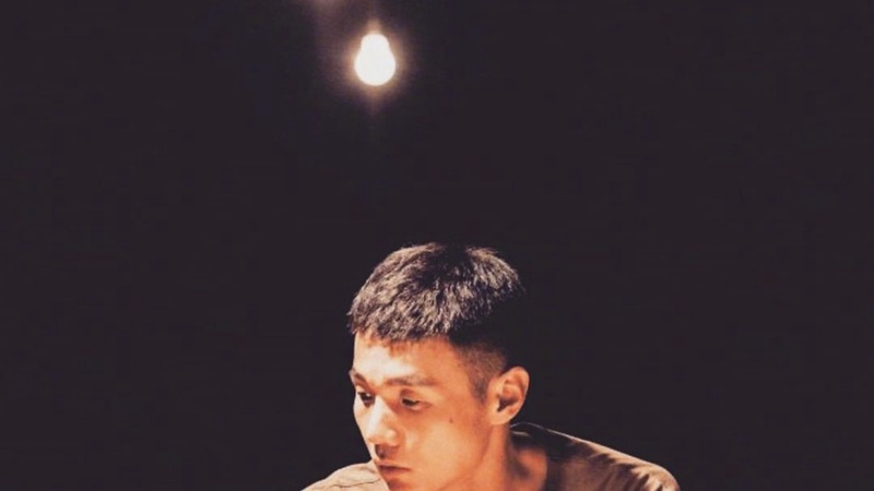 李荣浩第八张创作专辑《黑马》实体版开启预售，限量珍藏套装上线